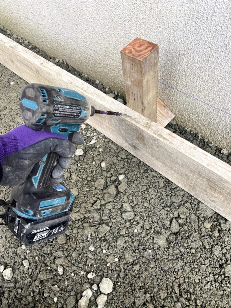 土間型枠と杭止め